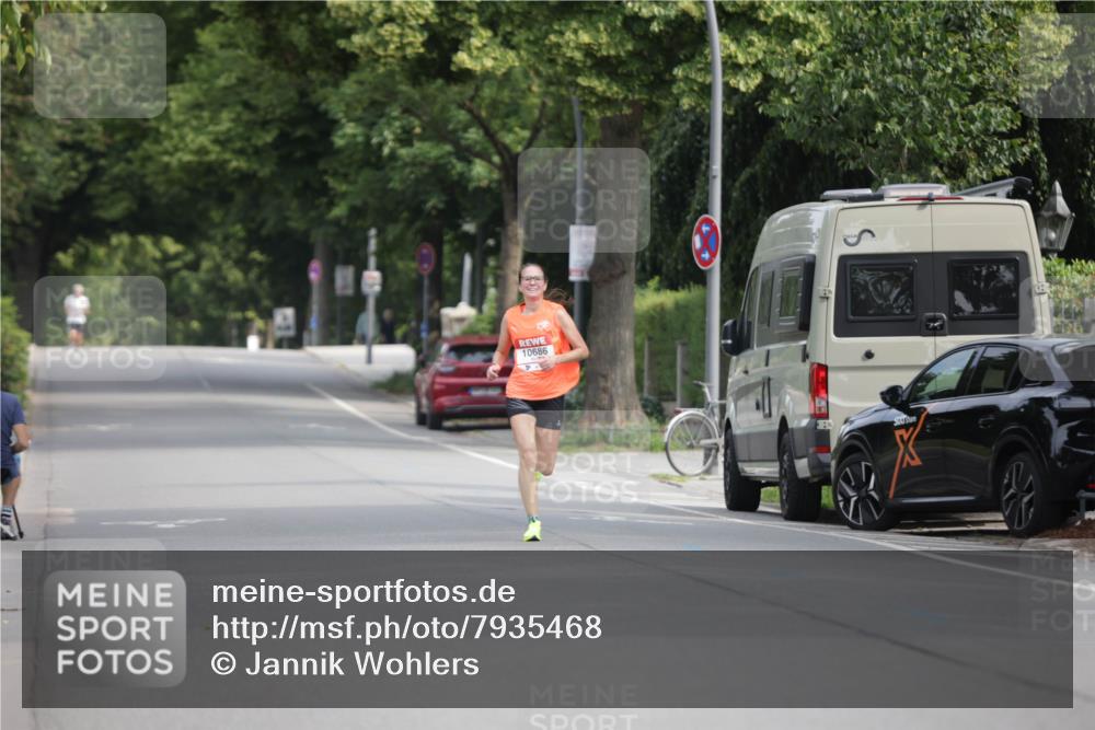 15.06.2025 - REWE Women's Run Jannik Wohlers http://msf.ph/oto/7935468 15.06.2025 08:41:06 Laufen 10686 meine-sportfotos.de