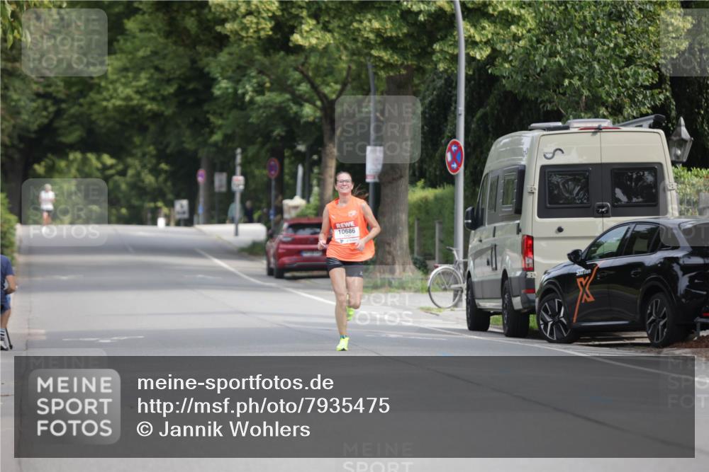 15.06.2025 - REWE Women's Run Jannik Wohlers http://msf.ph/oto/7935475 15.06.2025 08:41:06 Laufen 10686 meine-sportfotos.de