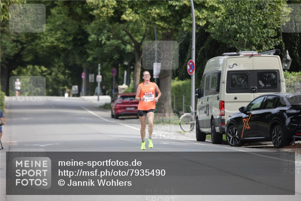 15.06.2025 - REWE Women's Run Jannik Wohlers http://msf.ph/oto/7935490 15.06.2025 08:41:06 Laufen 10686 meine-sportfotos.de