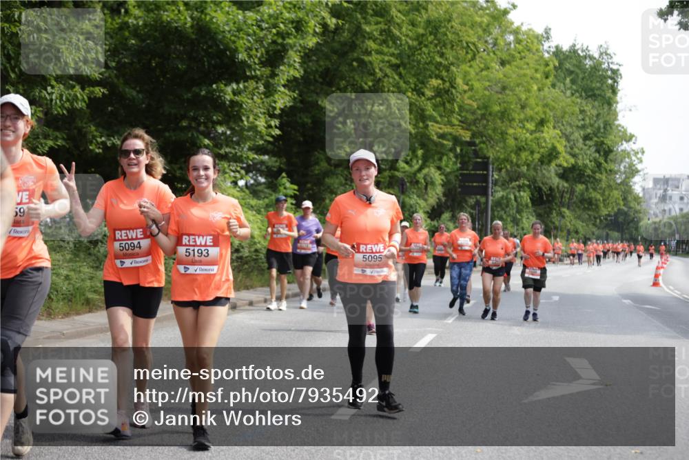 15.06.2025 - REWE Women's Run Jannik Wohlers http://msf.ph/oto/7935492 15.06.2025 10:12:51 Laufen 51, 59, 5094, 5193, 5095, 5100 meine-sportfotos.de