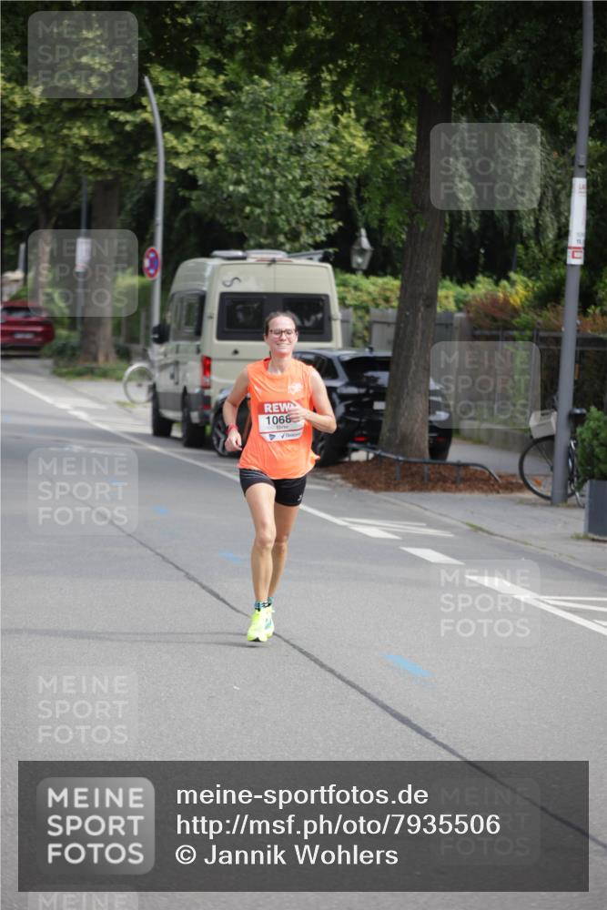 15.06.2025 - REWE Women's Run Jannik Wohlers http://msf.ph/oto/7935506 15.06.2025 08:41:10 Laufen 1068 meine-sportfotos.de