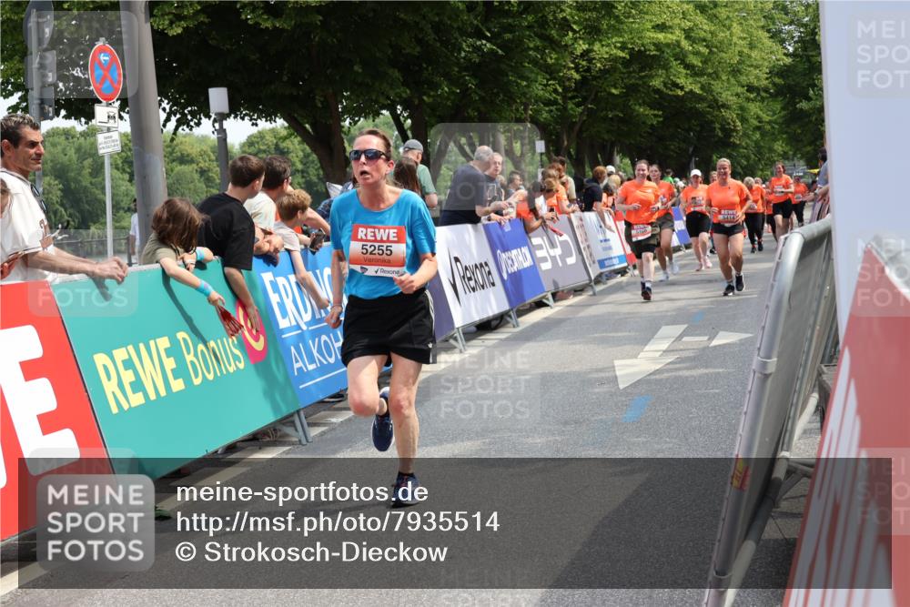 15.06.2025 - REWE Women's Run Strokosch-Dieckow http://msf.ph/oto/7935514 15.06.2025 11:08:46 Ziel 5026, 5108, 5198, 5203, 5255, 5259, 5414, 5630 meine-sportfotos.de