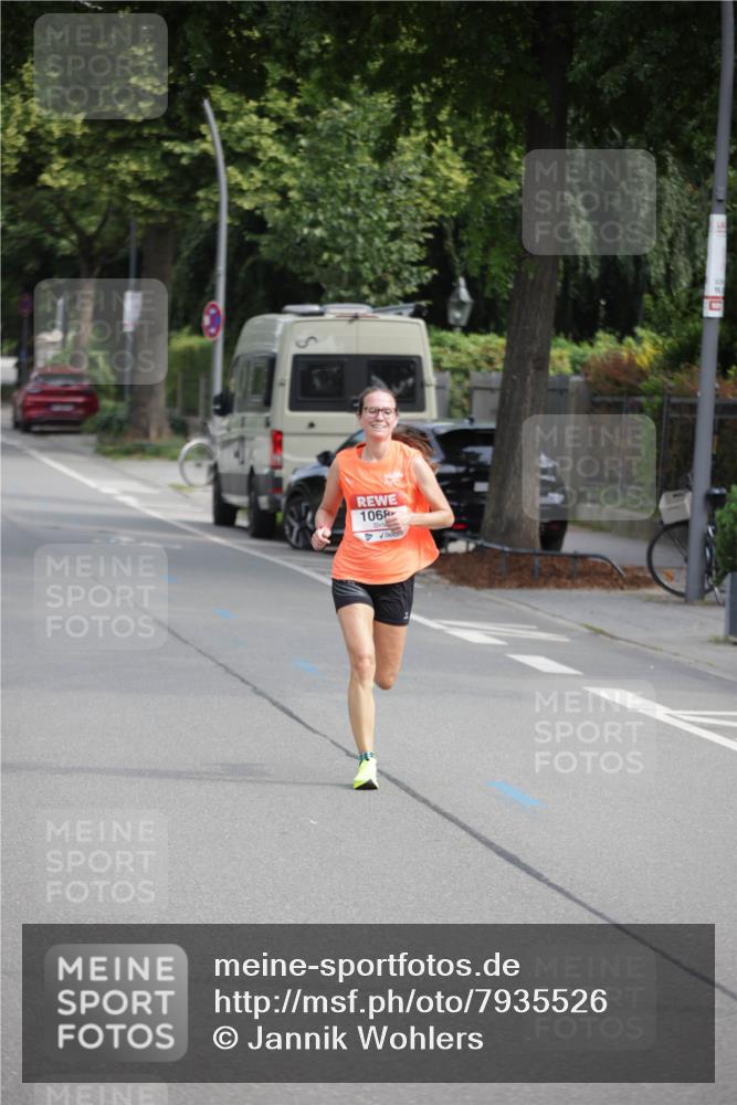 15.06.2025 - REWE Women's Run Jannik Wohlers http://msf.ph/oto/7935526 15.06.2025 08:41:11 Laufen 1068 meine-sportfotos.de