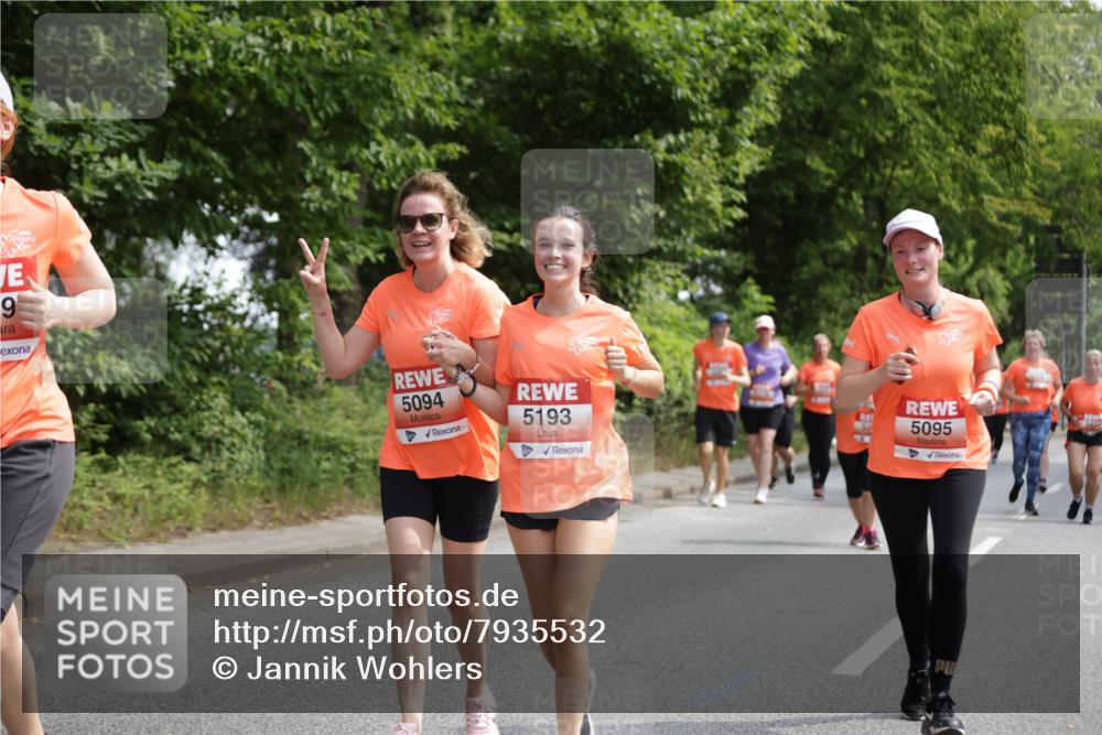 15.06.2025 - REWE Women's Run Jannik Wohlers http://msf.ph/oto/7935532 15.06.2025 10:12:52 Laufen 9, 5094, 5193, 5095 meine-sportfotos.de
