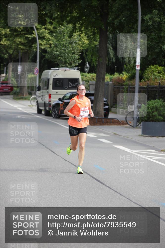 15.06.2025 - REWE Women's Run Jannik Wohlers http://msf.ph/oto/7935549 15.06.2025 08:41:11 Laufen 10686 meine-sportfotos.de