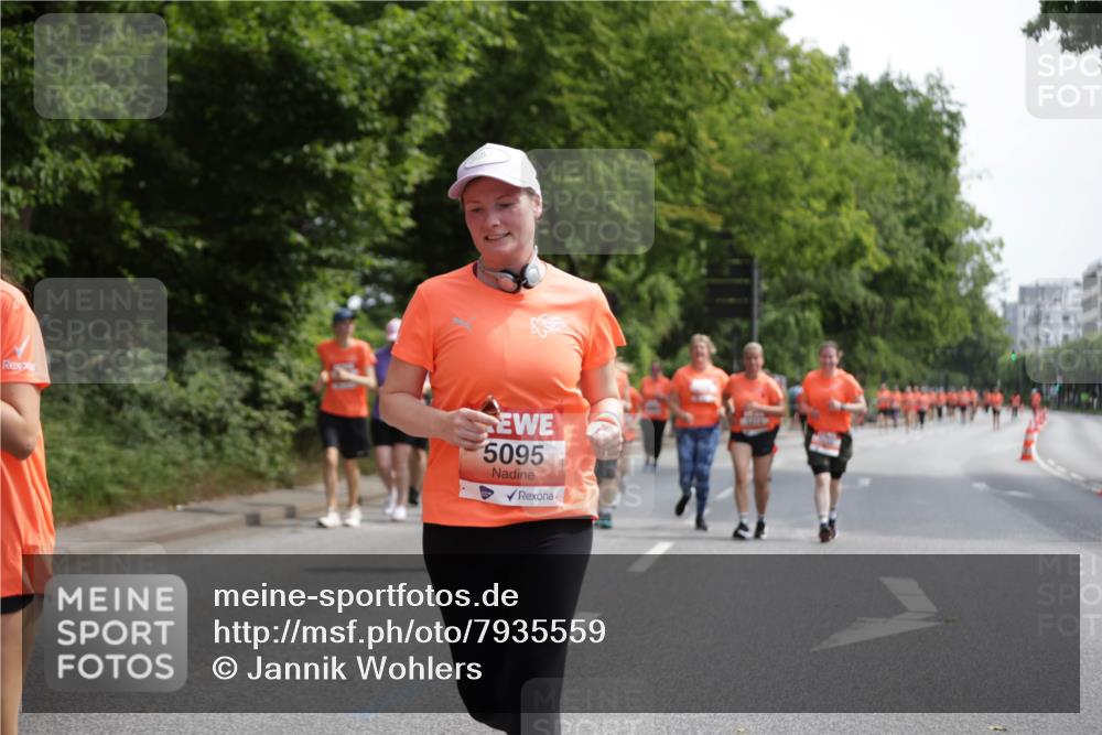 15.06.2025 - REWE Women's Run Jannik Wohlers http://msf.ph/oto/7935559 15.06.2025 10:12:52 Laufen 5095 meine-sportfotos.de