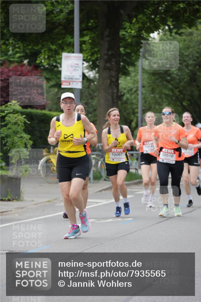 15.06.2025 - REWE Women's Run Jannik Wohlers http://msf.ph/oto/7935565 15.06.2025 08:26:03 Laufen 10642, 10067, 10510 meine-sportfotos.de