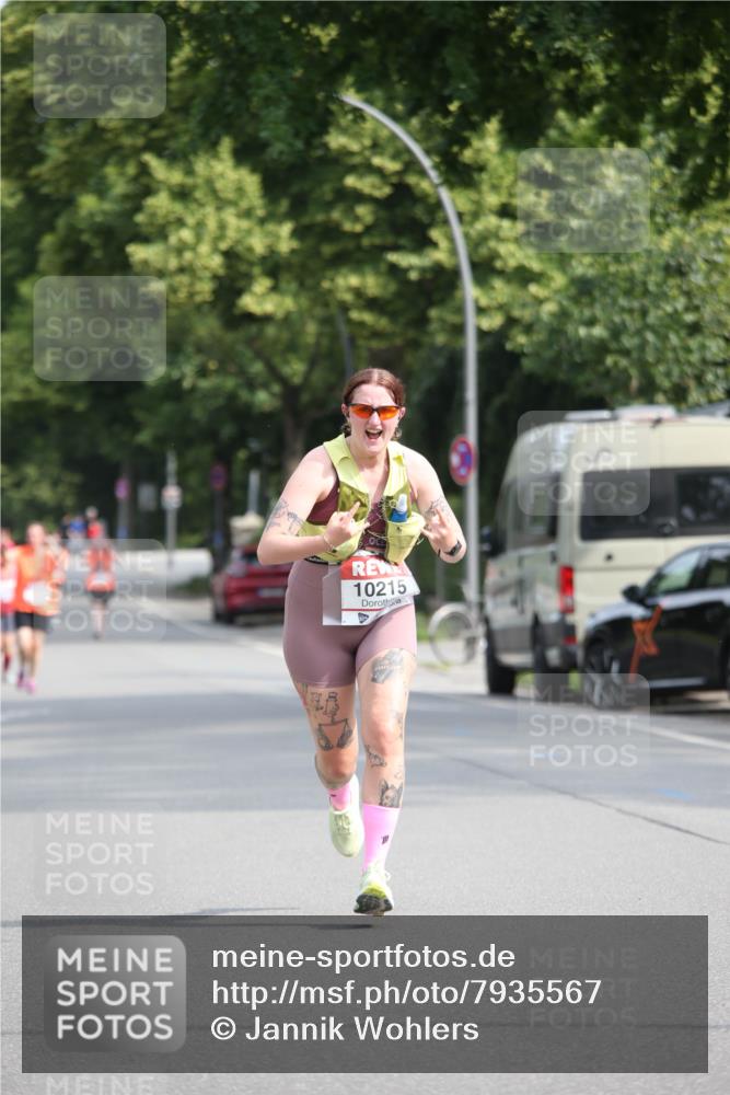 15.06.2025 - REWE Women's Run Jannik Wohlers http://msf.ph/oto/7935567 15.06.2025 09:53:20 Laufen 10215 meine-sportfotos.de