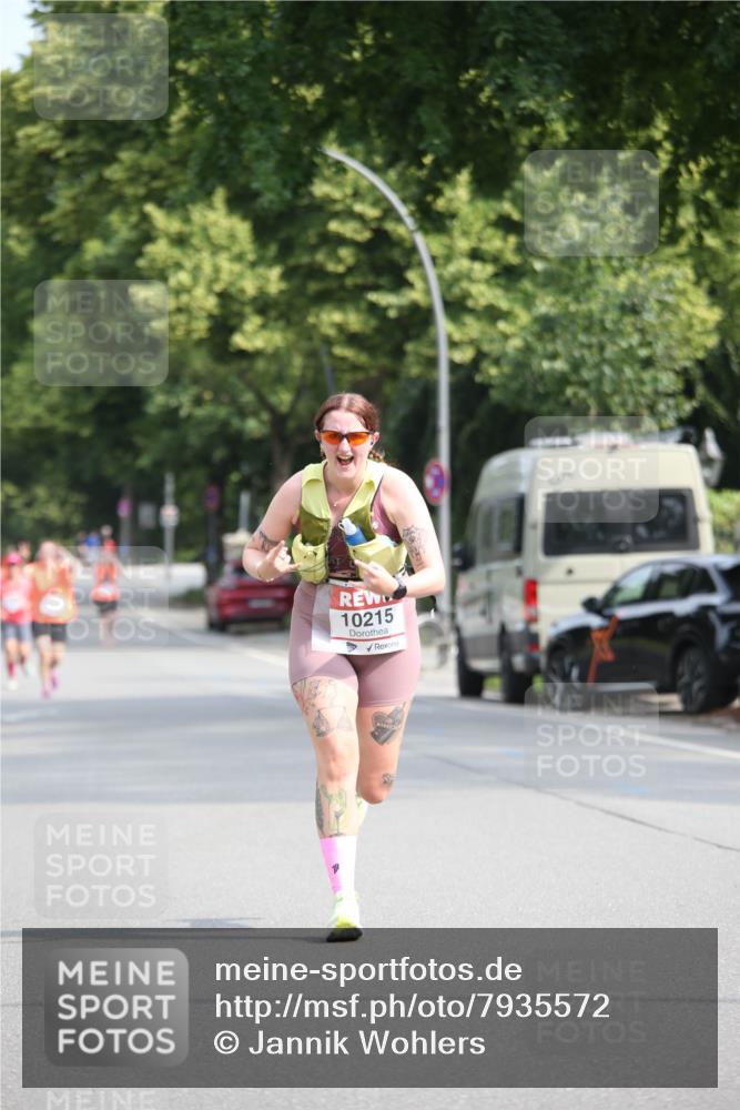 15.06.2025 - REWE Women's Run Jannik Wohlers http://msf.ph/oto/7935572 15.06.2025 09:53:20 Laufen 10215 meine-sportfotos.de