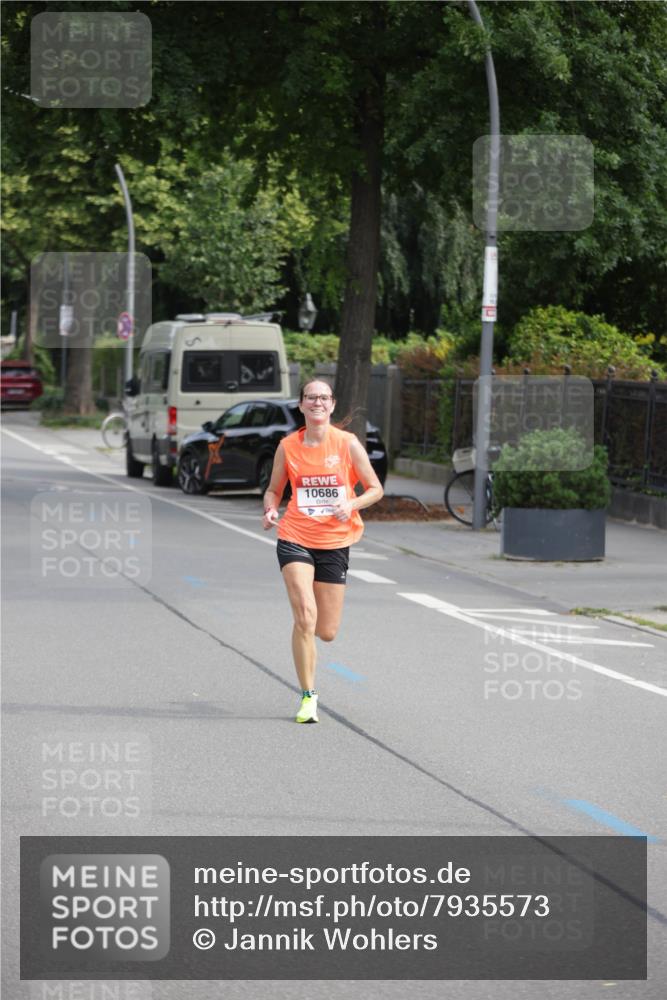 15.06.2025 - REWE Women's Run Jannik Wohlers http://msf.ph/oto/7935573 15.06.2025 08:41:11 Laufen 10686 meine-sportfotos.de