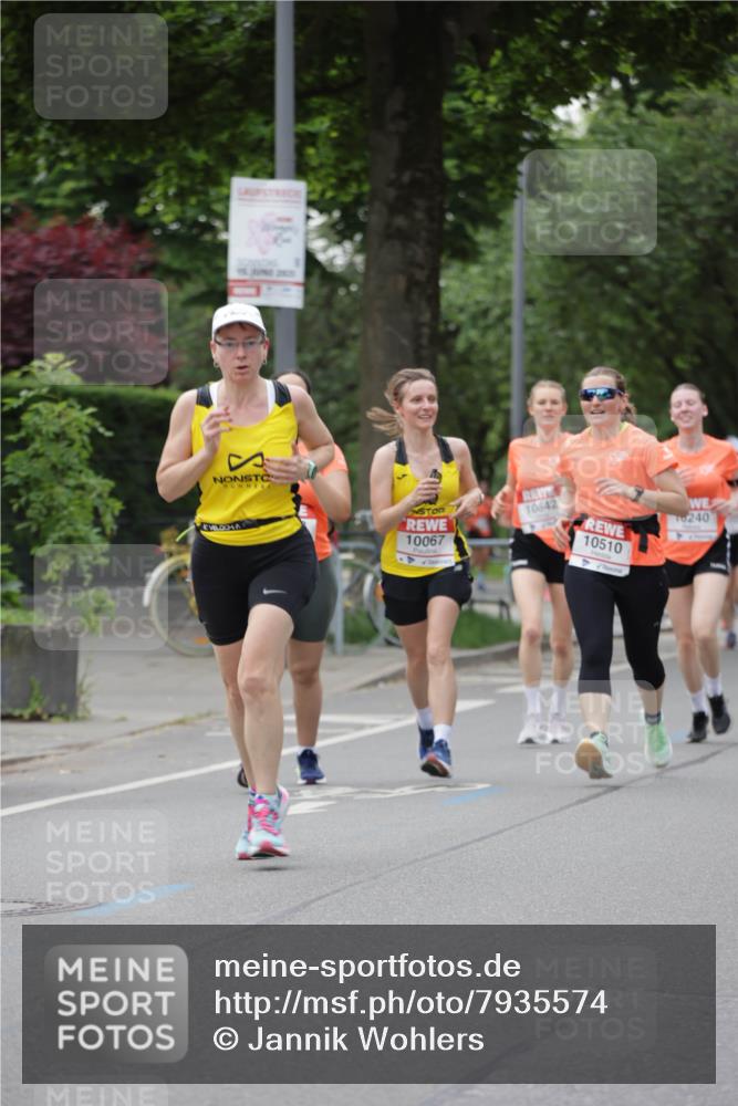 15.06.2025 - REWE Women's Run Jannik Wohlers http://msf.ph/oto/7935574 15.06.2025 08:26:03 Laufen 10642, 10067, 10510, 10240 meine-sportfotos.de