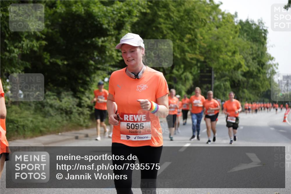 15.06.2025 - REWE Women's Run Jannik Wohlers http://msf.ph/oto/7935575 15.06.2025 10:12:53 Laufen 5095 meine-sportfotos.de