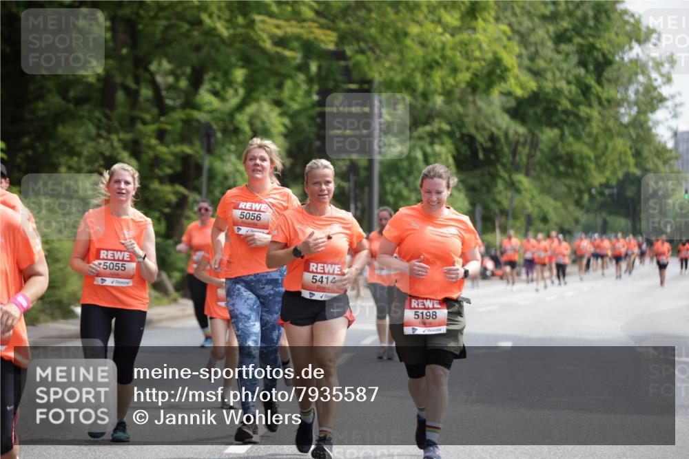 15.06.2025 - REWE Women's Run Jannik Wohlers http://msf.ph/oto/7935587 15.06.2025 10:12:54 Laufen 5055, 5056, 5414, 5198 meine-sportfotos.de