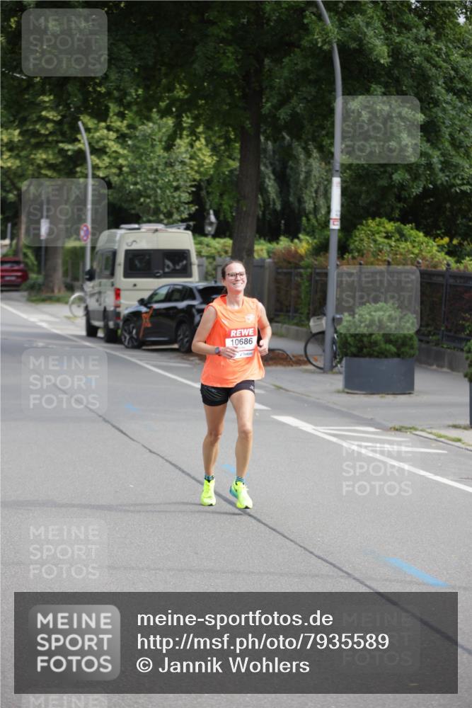 15.06.2025 - REWE Women's Run Jannik Wohlers http://msf.ph/oto/7935589 15.06.2025 08:41:11 Laufen 10686 meine-sportfotos.de