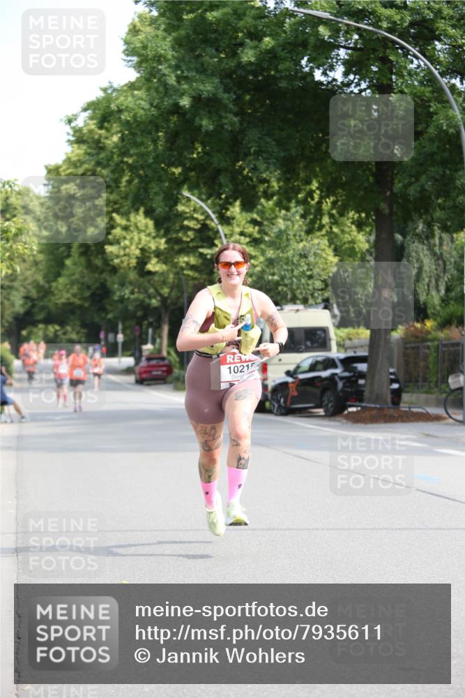15.06.2025 - REWE Women's Run Jannik Wohlers http://msf.ph/oto/7935611 15.06.2025 09:53:21 Laufen 10215 meine-sportfotos.de