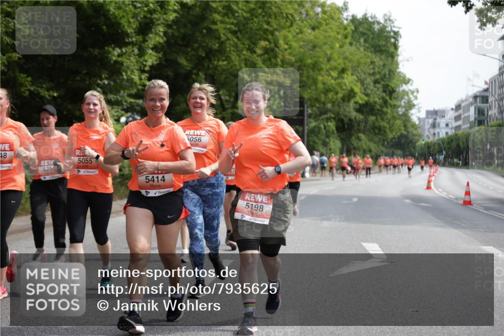 15.06.2025 - REWE Women's Run Jannik Wohlers http://msf.ph/oto/7935625 15.06.2025 10:12:58 Laufen 48, 5256, 5056, 5055, 5414, 5198 meine-sportfotos.de
