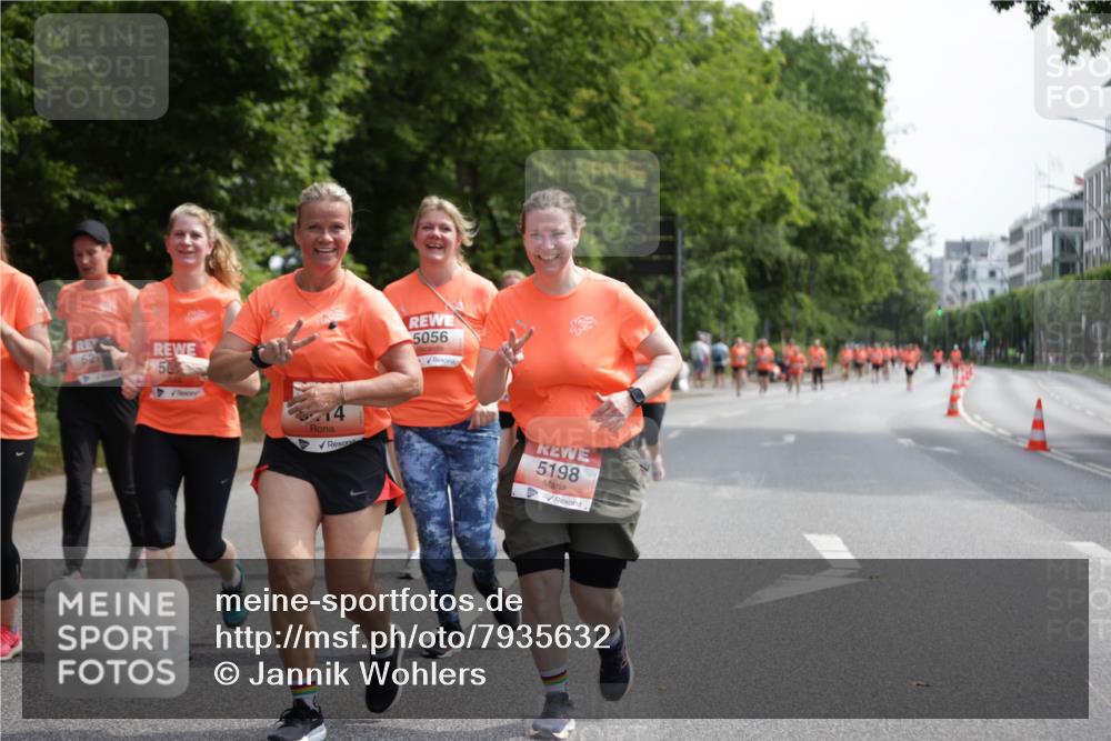 15.06.2025 - REWE Women's Run Jannik Wohlers http://msf.ph/oto/7935632 15.06.2025 10:12:58 Laufen 5056, 52, 50, 2714, 5198 meine-sportfotos.de