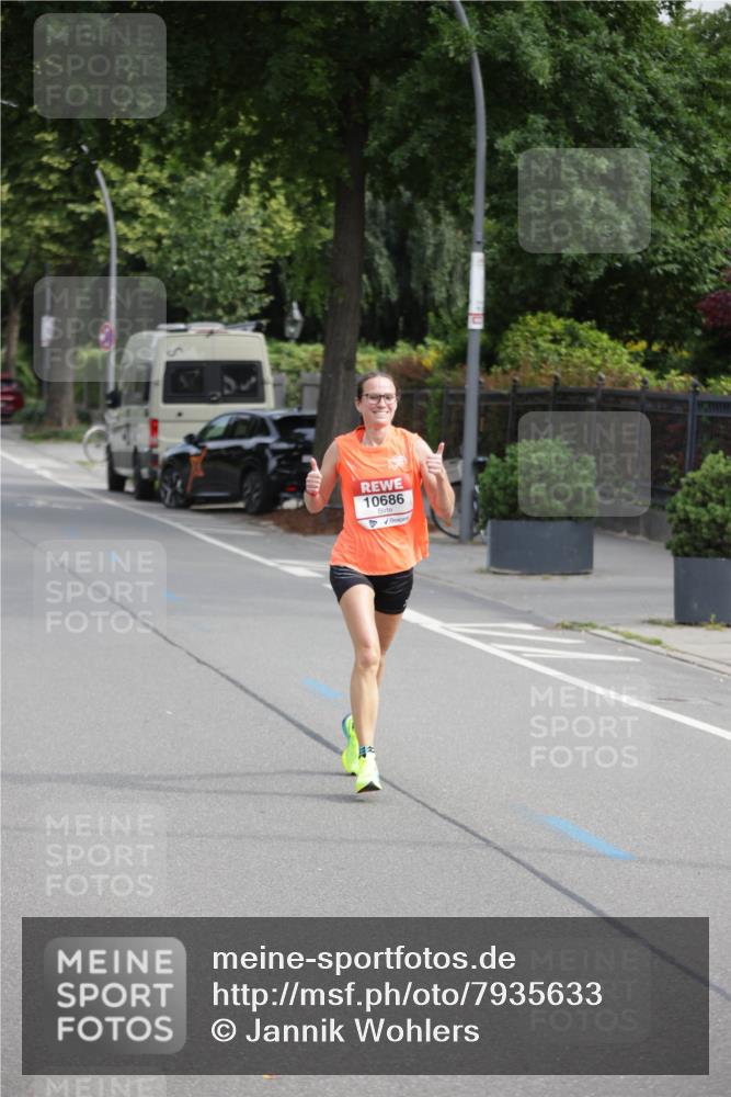 15.06.2025 - REWE Women's Run Jannik Wohlers http://msf.ph/oto/7935633 15.06.2025 08:41:12 Laufen 10686 meine-sportfotos.de
