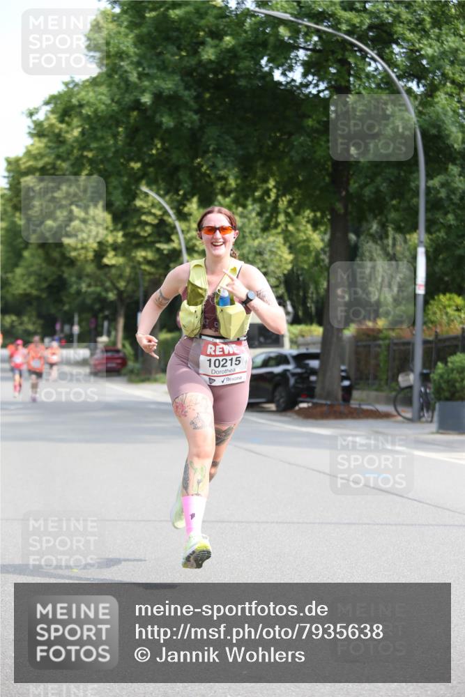 15.06.2025 - REWE Women's Run Jannik Wohlers http://msf.ph/oto/7935638 15.06.2025 09:53:22 Laufen 10215 meine-sportfotos.de