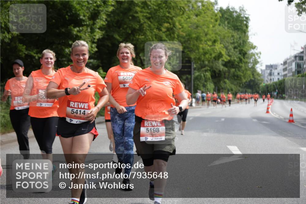 15.06.2025 - REWE Women's Run Jannik Wohlers http://msf.ph/oto/7935648 15.06.2025 10:12:58 Laufen 5056, 525, 50, 5414, 5198 meine-sportfotos.de