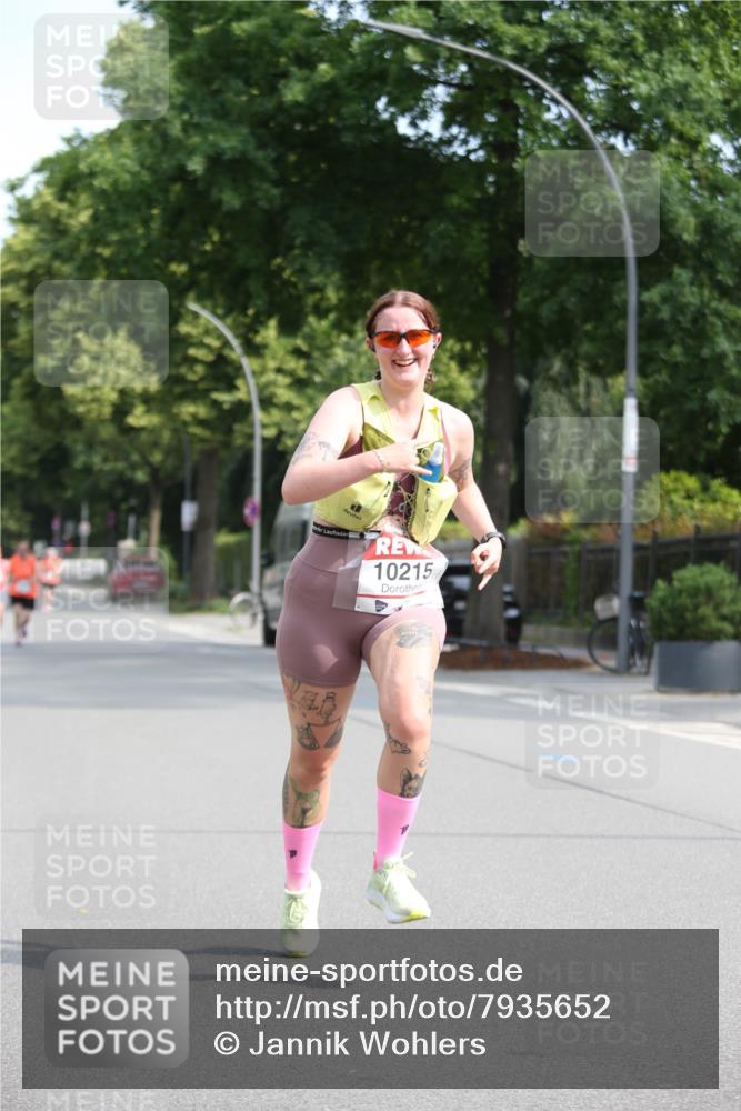 15.06.2025 - REWE Women's Run Jannik Wohlers http://msf.ph/oto/7935652 15.06.2025 09:53:22 Laufen 10215 meine-sportfotos.de