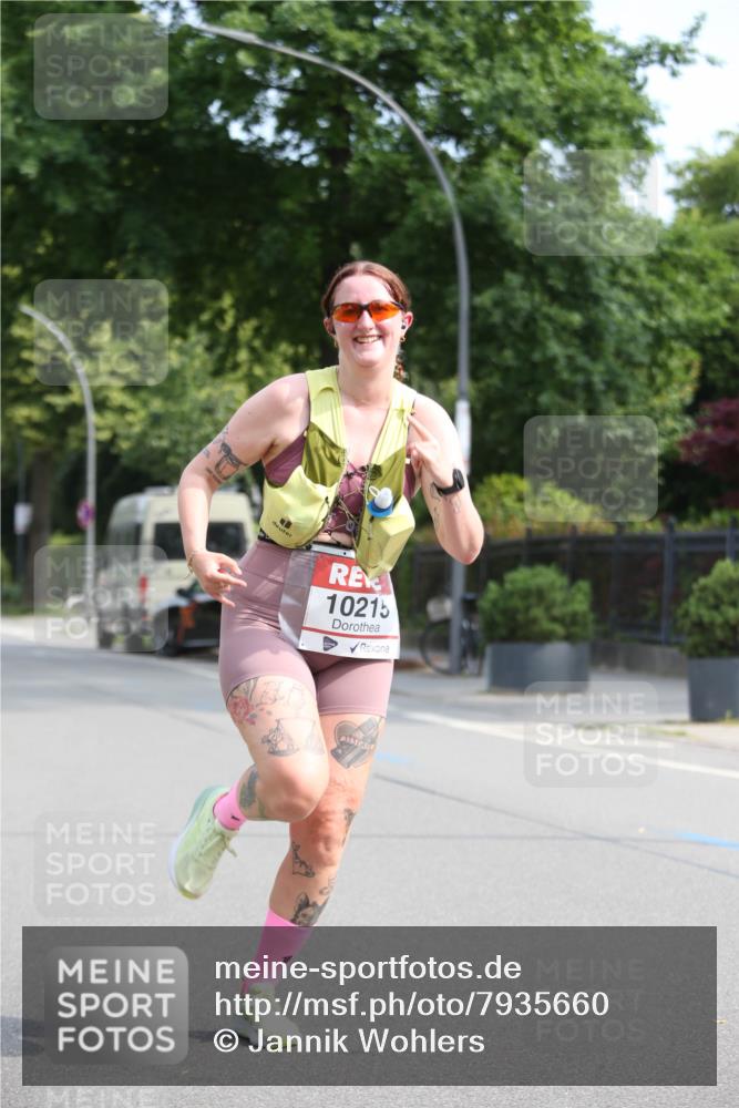 15.06.2025 - REWE Women's Run Jannik Wohlers http://msf.ph/oto/7935660 15.06.2025 09:53:22 Laufen 10215 meine-sportfotos.de