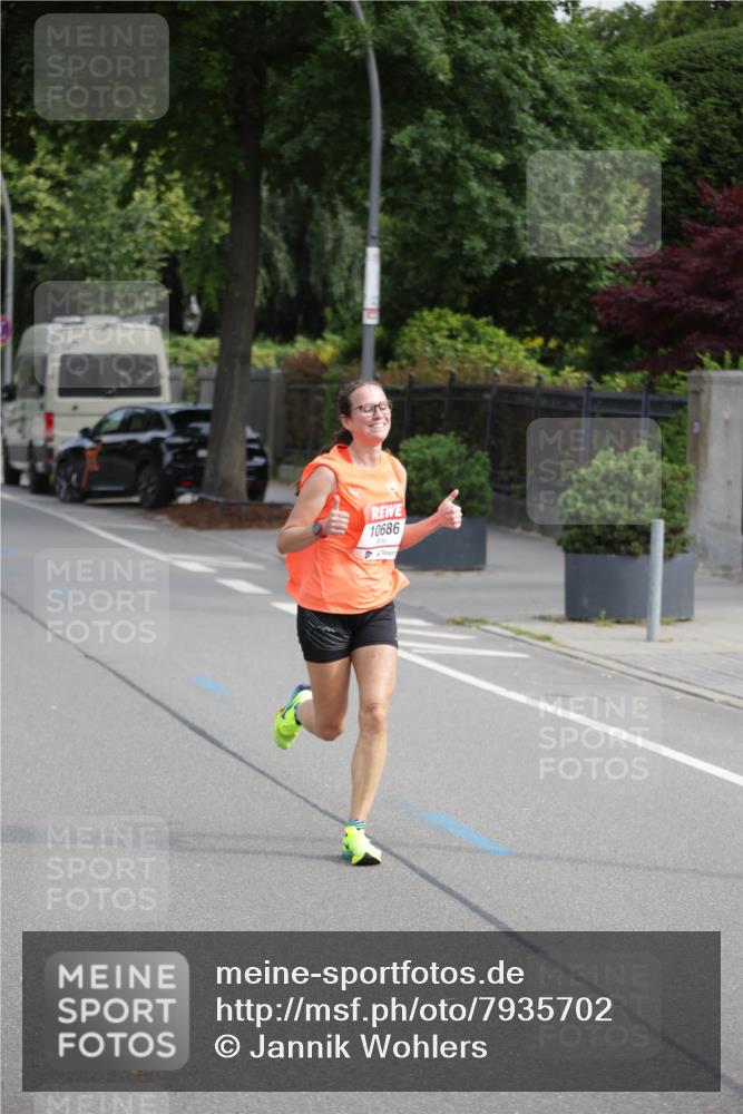 15.06.2025 - REWE Women's Run Jannik Wohlers http://msf.ph/oto/7935702 15.06.2025 08:41:12 Laufen 10686 meine-sportfotos.de