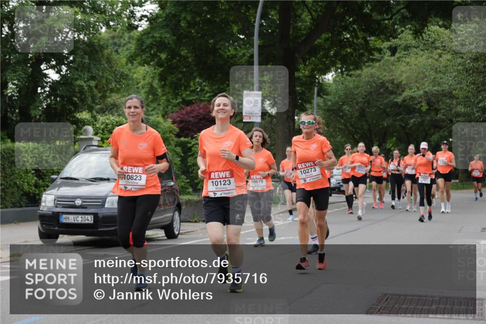 15.06.2025 - REWE Women's Run Jannik Wohlers http://msf.ph/oto/7935716 15.06.2025 08:26:14 Laufen 1043, 2025, 10823, 10123, 10675, 10273, 10621 meine-sportfotos.de