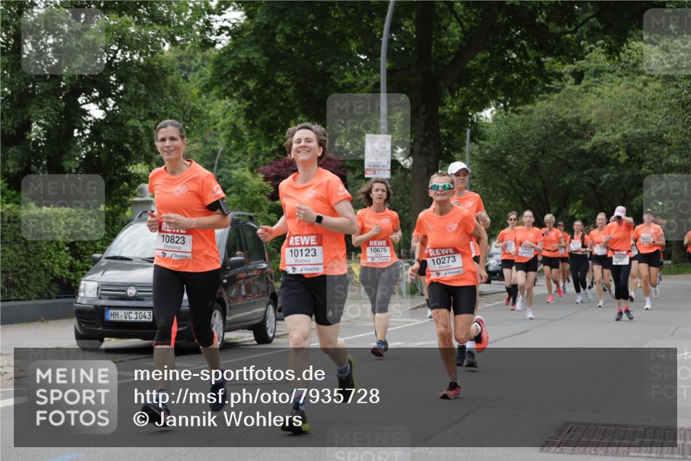 15.06.2025 - REWE Women's Run Jannik Wohlers http://msf.ph/oto/7935728 15.06.2025 08:26:14 Laufen 1043, 10823, 10123, 15, 2025, 10675, 10273, 10867, 10621, 105 meine-sportfotos.de