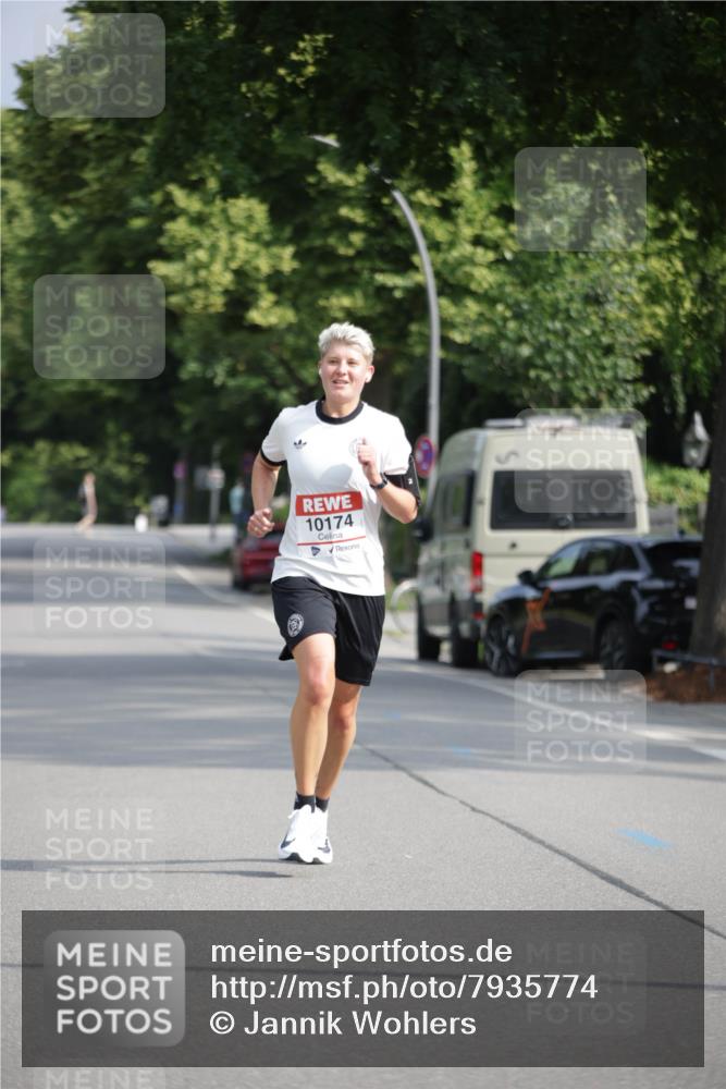 15.06.2025 - REWE Women's Run Jannik Wohlers http://msf.ph/oto/7935774 15.06.2025 08:41:38 Laufen 10174 meine-sportfotos.de