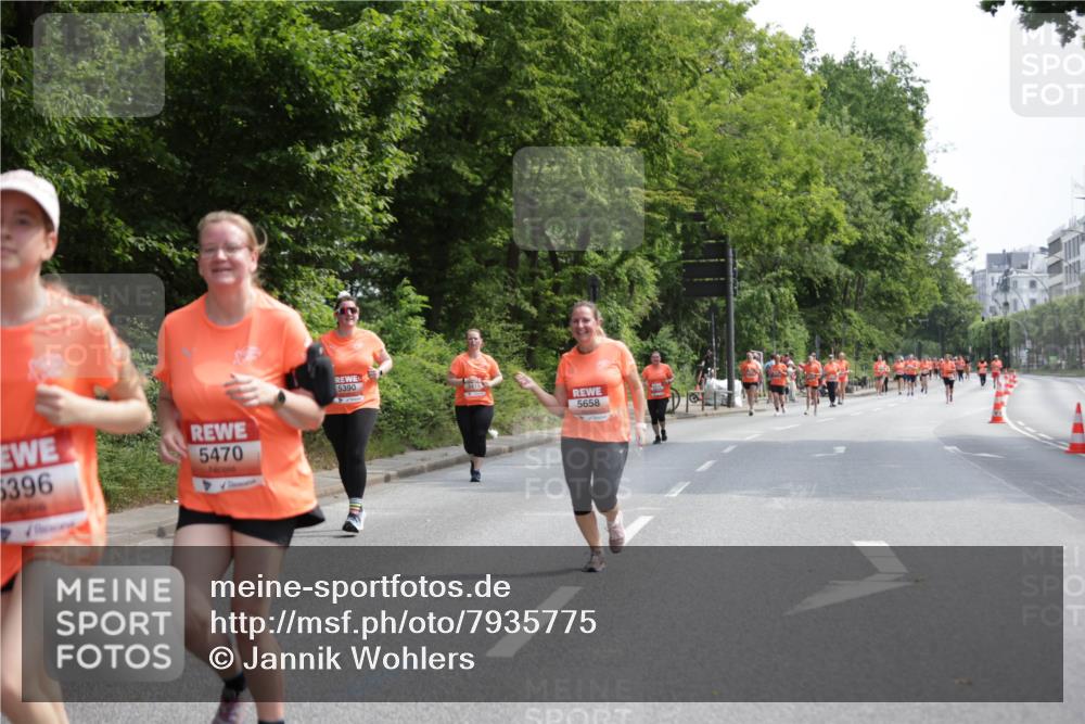 15.06.2025 - REWE Women's Run Jannik Wohlers http://msf.ph/oto/7935775 15.06.2025 10:13:01 Laufen 5396, 5470, 5390, 5658 meine-sportfotos.de