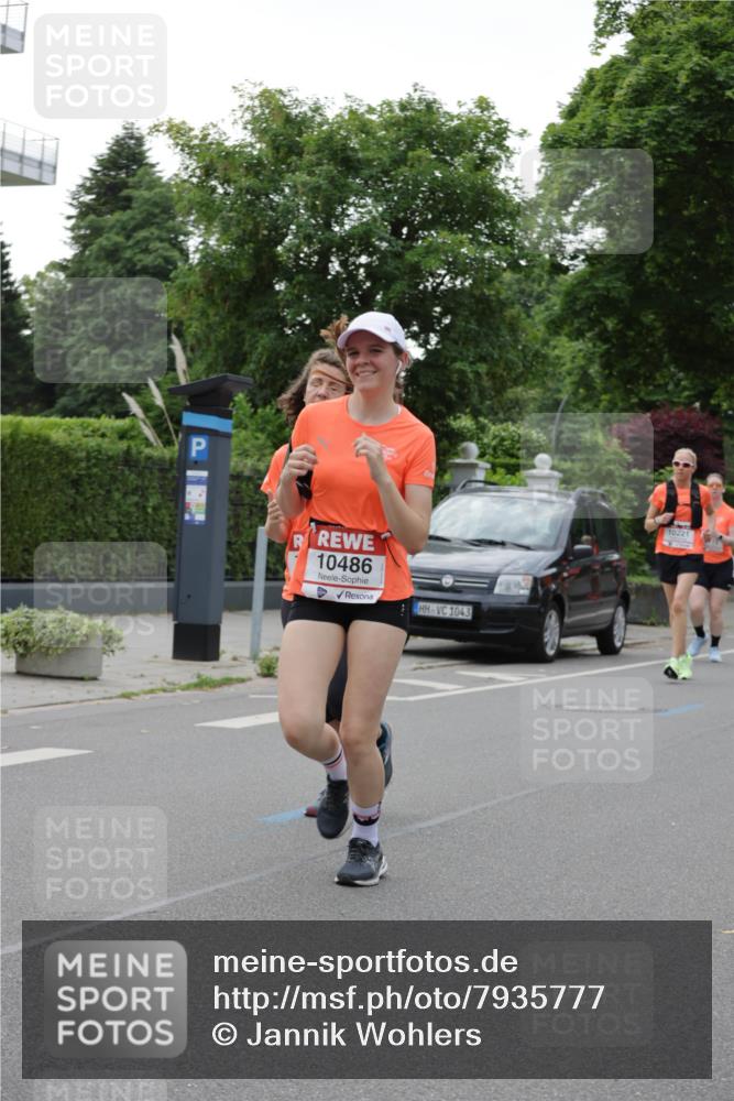 15.06.2025 - REWE Women's Run Jannik Wohlers http://msf.ph/oto/7935777 15.06.2025 08:26:18 Laufen 10486, 1043, 10221 meine-sportfotos.de