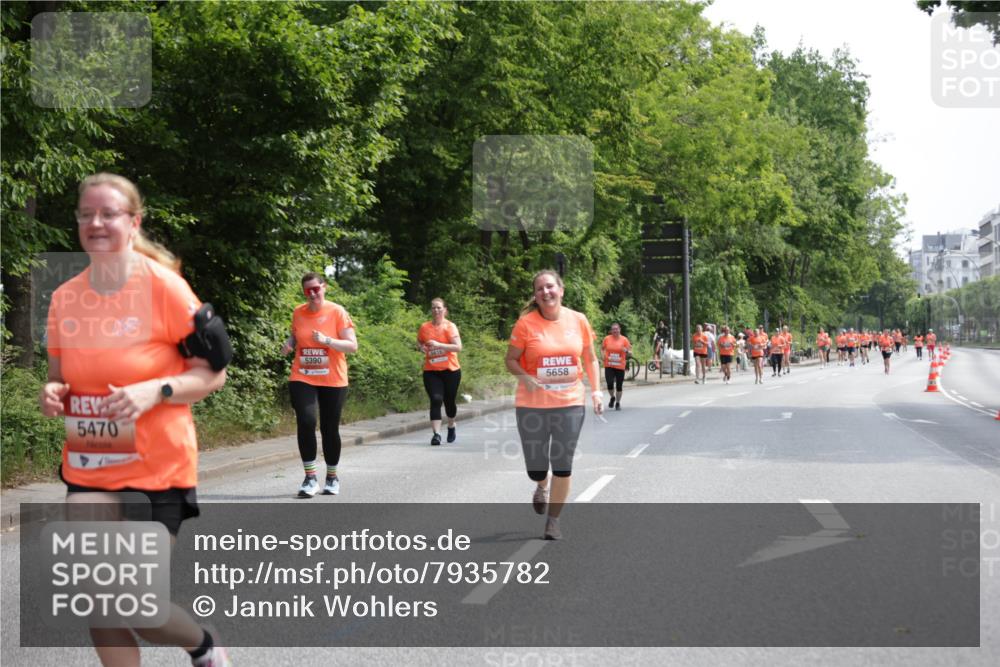 15.06.2025 - REWE Women's Run Jannik Wohlers http://msf.ph/oto/7935782 15.06.2025 10:13:01 Laufen 5470, 5390, 5658 meine-sportfotos.de