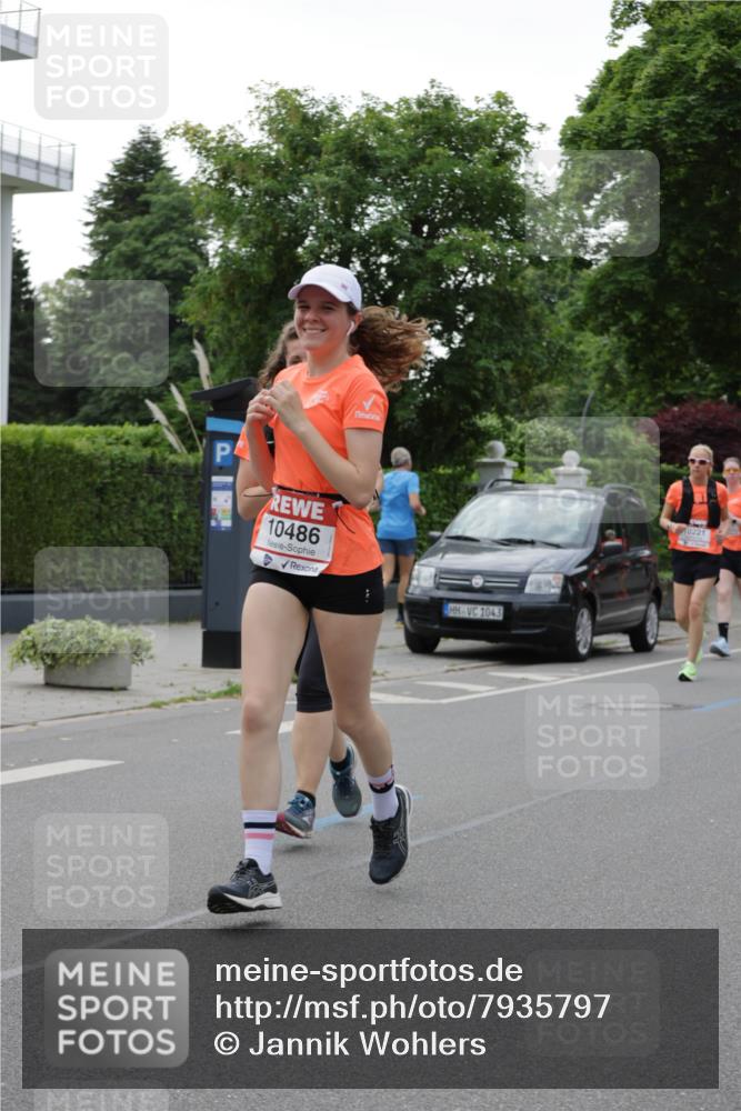 15.06.2025 - REWE Women's Run Jannik Wohlers http://msf.ph/oto/7935797 15.06.2025 08:26:18 Laufen 10486, 1043, 10221 meine-sportfotos.de