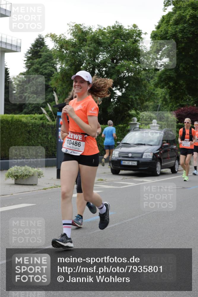 15.06.2025 - REWE Women's Run Jannik Wohlers http://msf.ph/oto/7935801 15.06.2025 08:26:18 Laufen 10486, 1043, 10221 meine-sportfotos.de