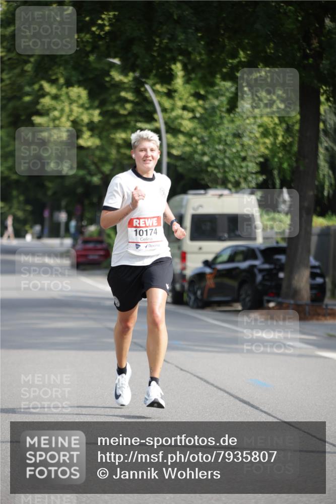 15.06.2025 - REWE Women's Run Jannik Wohlers http://msf.ph/oto/7935807 15.06.2025 08:41:39 Laufen 10174 meine-sportfotos.de