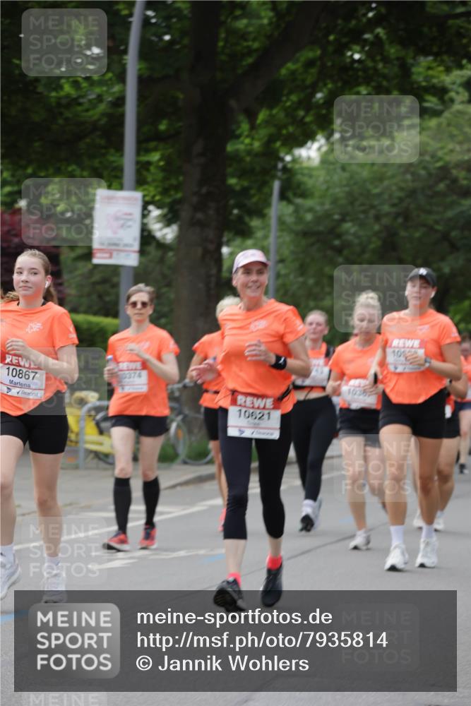 15.06.2025 - REWE Women's Run Jannik Wohlers http://msf.ph/oto/7935814 15.06.2025 08:26:19 Laufen 10867, 0374, 10621, 10628 meine-sportfotos.de