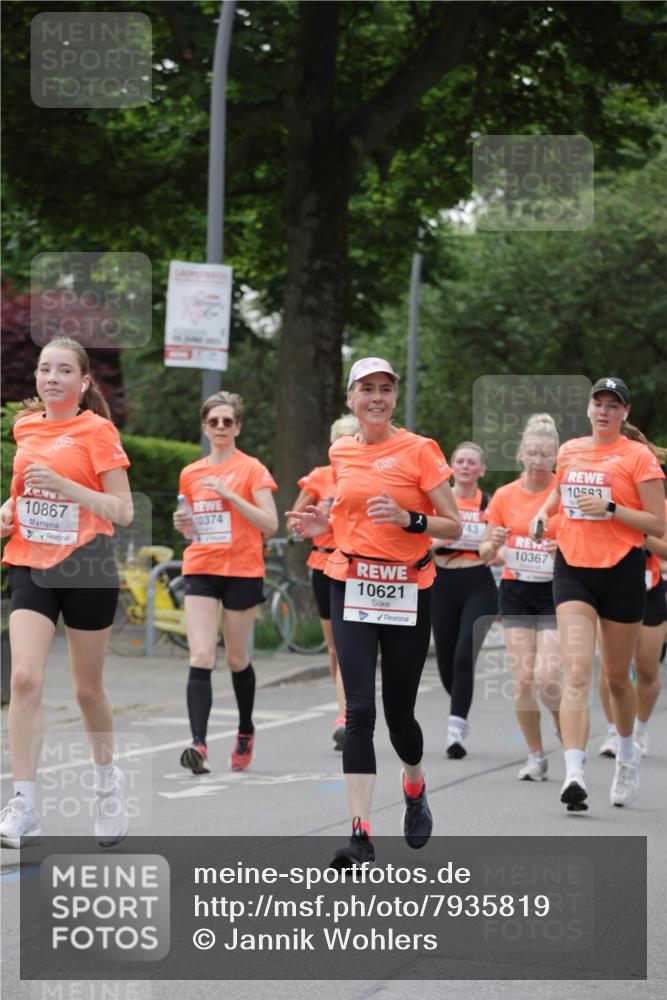 15.06.2025 - REWE Women's Run Jannik Wohlers http://msf.ph/oto/7935819 15.06.2025 08:26:19 Laufen 10867, 10374, 10621, 743, 10367, 10583 meine-sportfotos.de