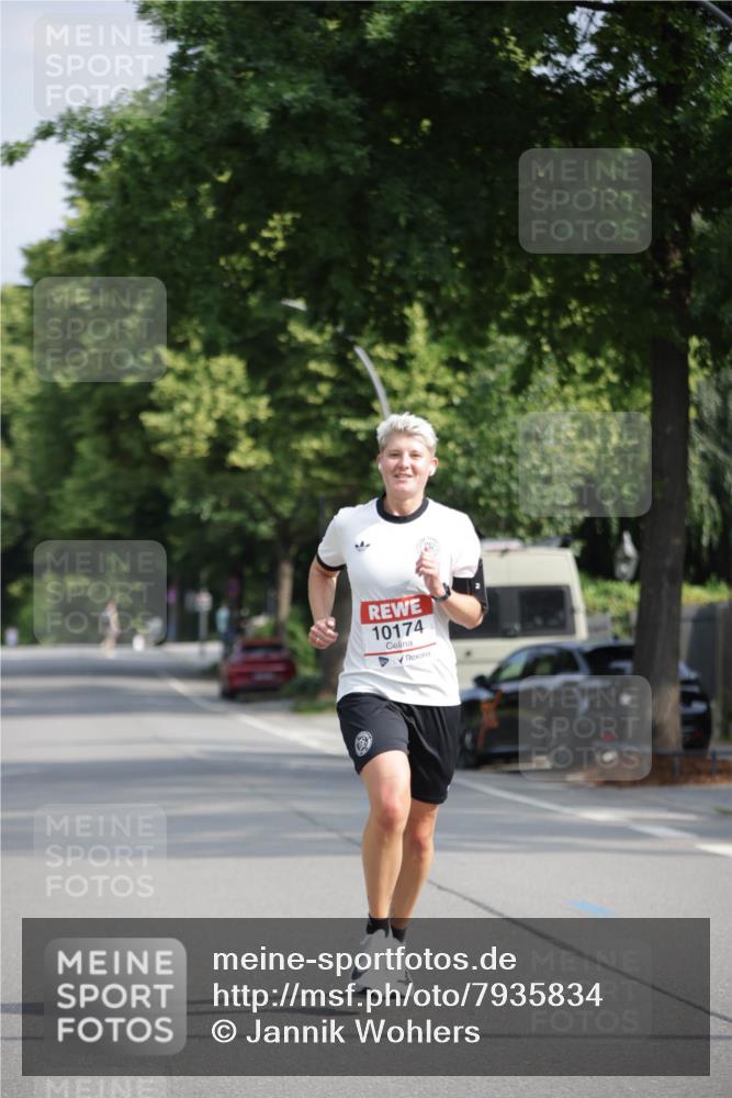 15.06.2025 - REWE Women's Run Jannik Wohlers http://msf.ph/oto/7935834 15.06.2025 08:41:39 Laufen 10174 meine-sportfotos.de