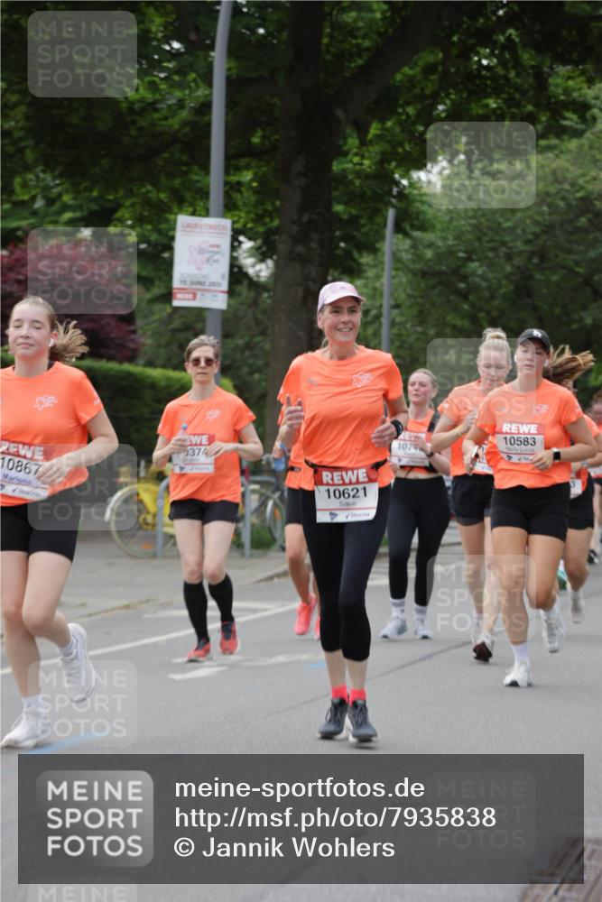 15.06.2025 - REWE Women's Run Jannik Wohlers http://msf.ph/oto/7935838 15.06.2025 08:26:19 Laufen 10867, 374, 10621, 107, 10583 meine-sportfotos.de