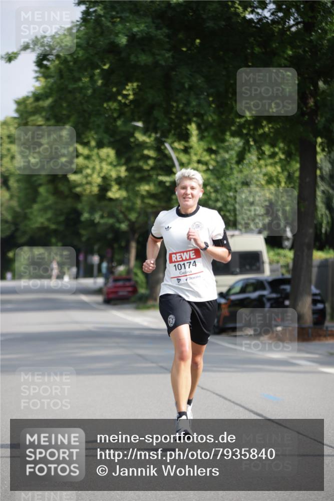 15.06.2025 - REWE Women's Run Jannik Wohlers http://msf.ph/oto/7935840 15.06.2025 08:41:39 Laufen 10174 meine-sportfotos.de