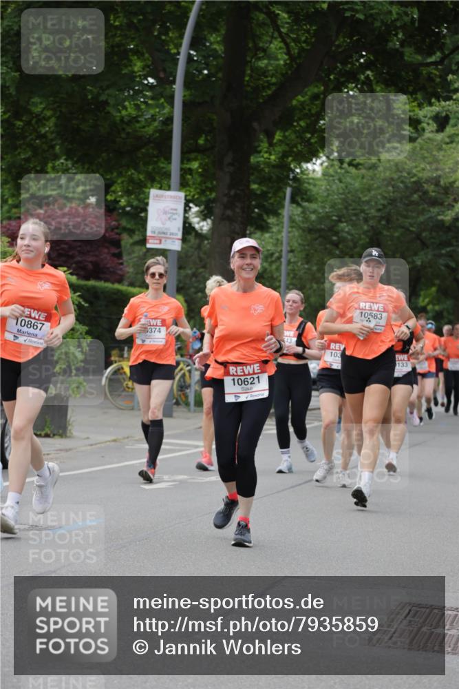 15.06.2025 - REWE Women's Run Jannik Wohlers http://msf.ph/oto/7935859 15.06.2025 08:26:19 Laufen 10867, 374, 10621, 10583, 43, 103, 133 meine-sportfotos.de