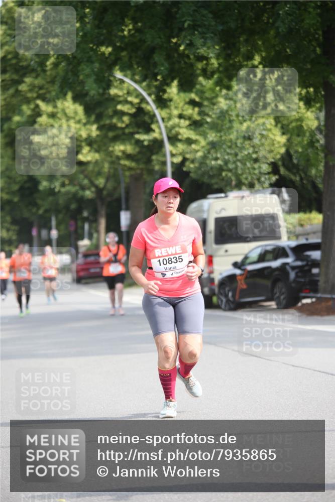 15.06.2025 - REWE Women's Run Jannik Wohlers http://msf.ph/oto/7935865 15.06.2025 09:53:36 Laufen 10835 meine-sportfotos.de