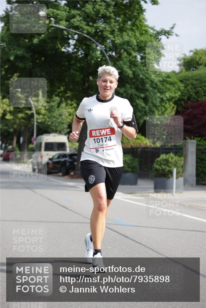 15.06.2025 - REWE Women's Run Jannik Wohlers http://msf.ph/oto/7935898 15.06.2025 08:41:40 Laufen 10174 meine-sportfotos.de