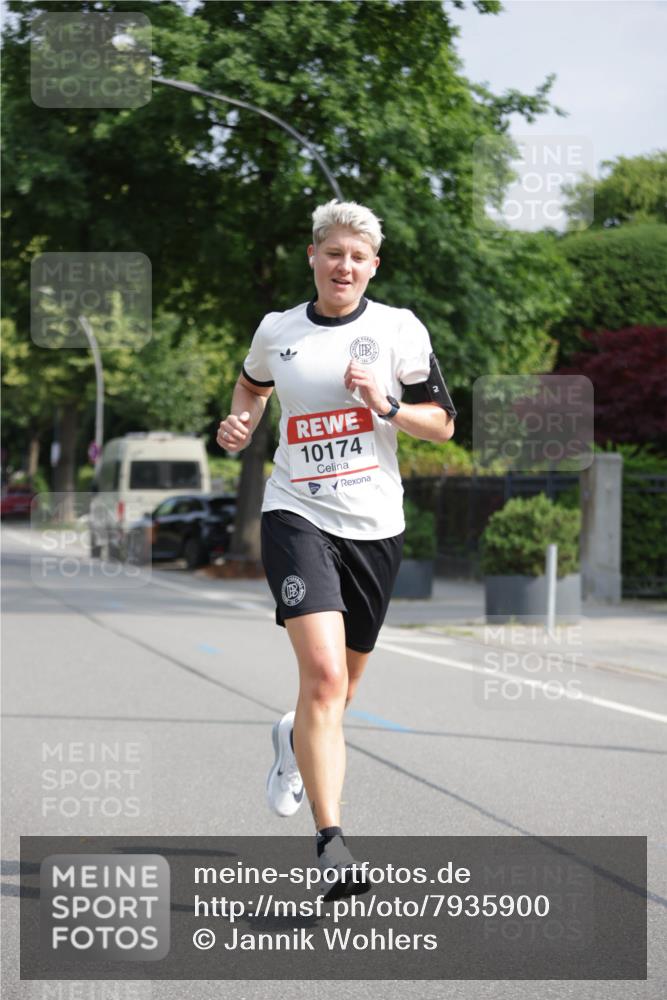 15.06.2025 - REWE Women's Run Jannik Wohlers http://msf.ph/oto/7935900 15.06.2025 08:41:41 Laufen 10174 meine-sportfotos.de