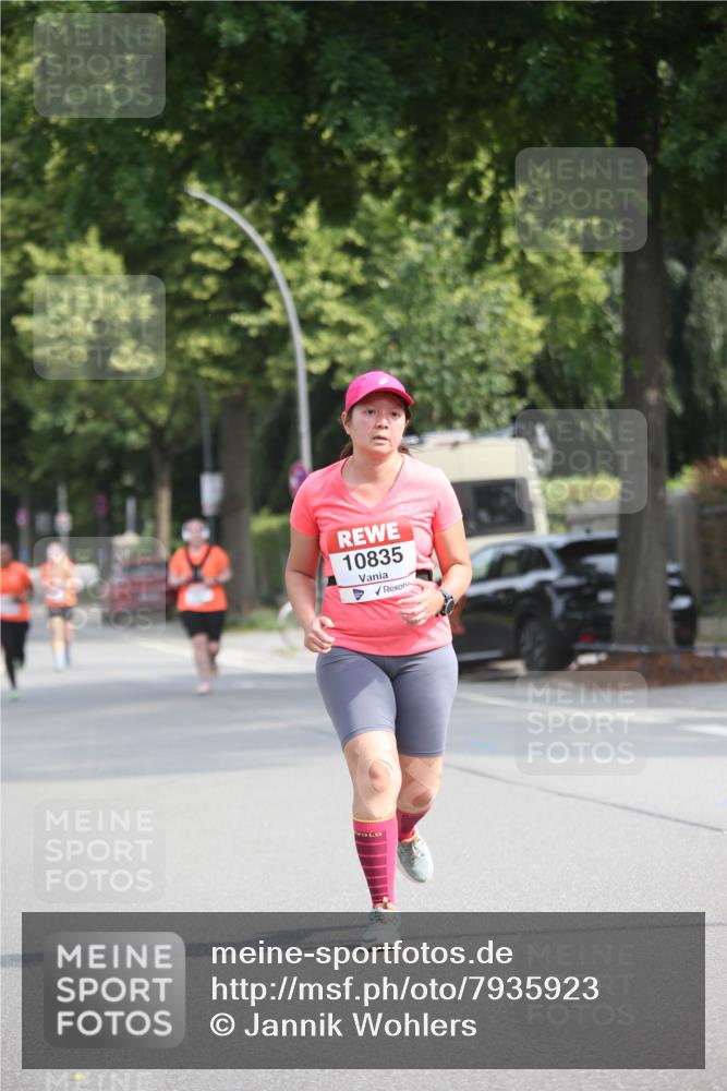15.06.2025 - REWE Women's Run Jannik Wohlers http://msf.ph/oto/7935923 15.06.2025 09:53:36 Laufen 10835 meine-sportfotos.de
