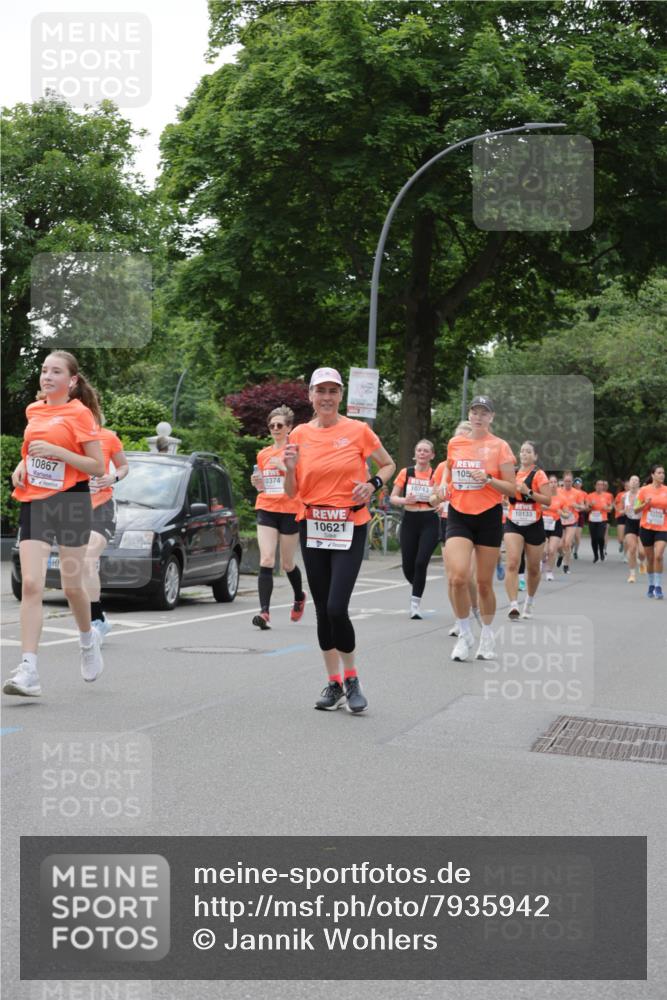 15.06.2025 - REWE Women's Run Jannik Wohlers http://msf.ph/oto/7935942 15.06.2025 08:26:20 Laufen 10867, 0374, 10621, 105, 10743, 10133 meine-sportfotos.de