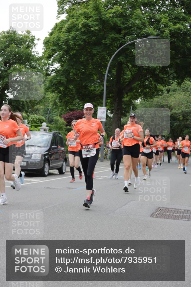 15.06.2025 - REWE Women's Run Jannik Wohlers http://msf.ph/oto/7935951 15.06.2025 08:26:20 Laufen 986, 1043, 10376, 107, 10621, 10593, 10133 meine-sportfotos.de