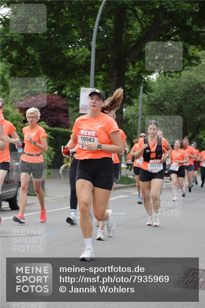 15.06.2025 - REWE Women's Run Jannik Wohlers http://msf.ph/oto/7935969 15.06.2025 08:26:21 Laufen 10583, 10133 meine-sportfotos.de