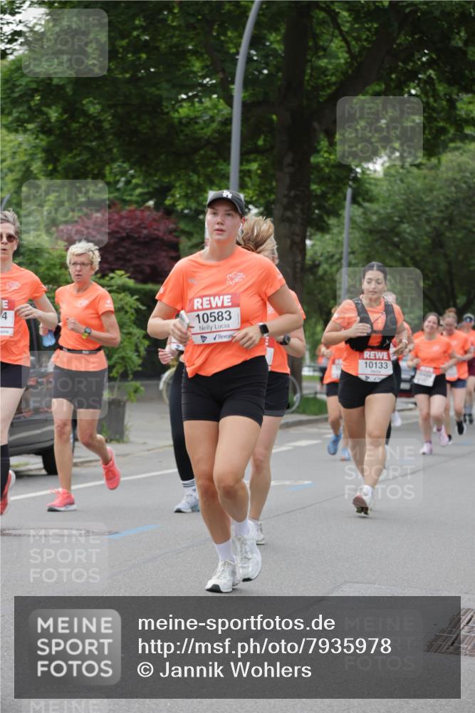 15.06.2025 - REWE Women's Run Jannik Wohlers http://msf.ph/oto/7935978 15.06.2025 08:26:21 Laufen 4, 10583, 10133 meine-sportfotos.de